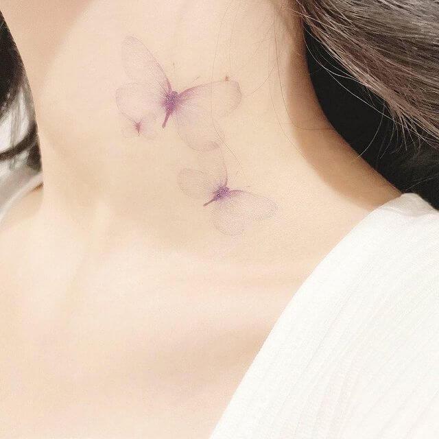 白い蝶々を貼った首