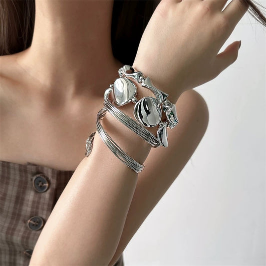 minimal wave bracelet [ID: not1238]