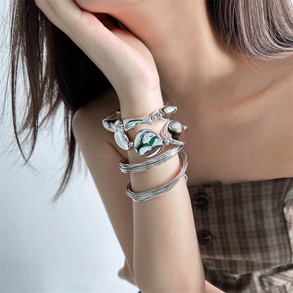 minimal wave bracelet [ID: not1238]