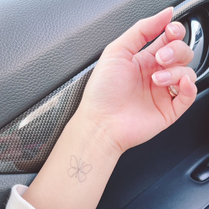 Finger simple butterfly [ID: sor0944]